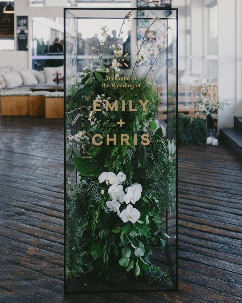 Acrylic Wedding Decor Ideas with Flowers